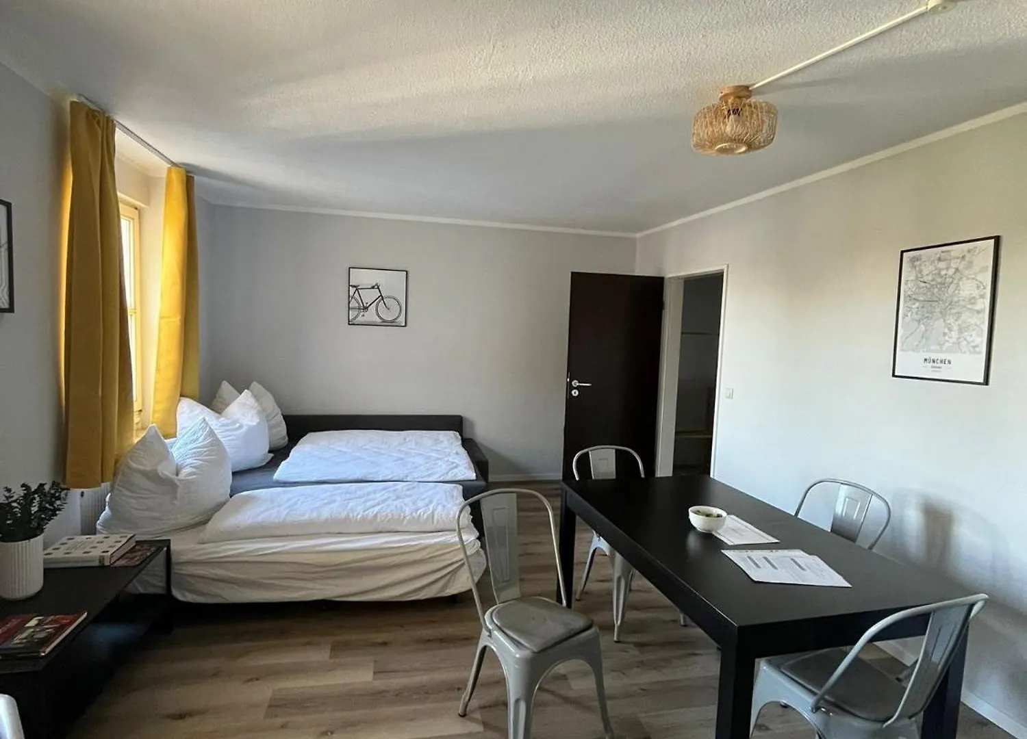 Wohnung Mit Garagenparkplatz An U-Bahnstation Munich