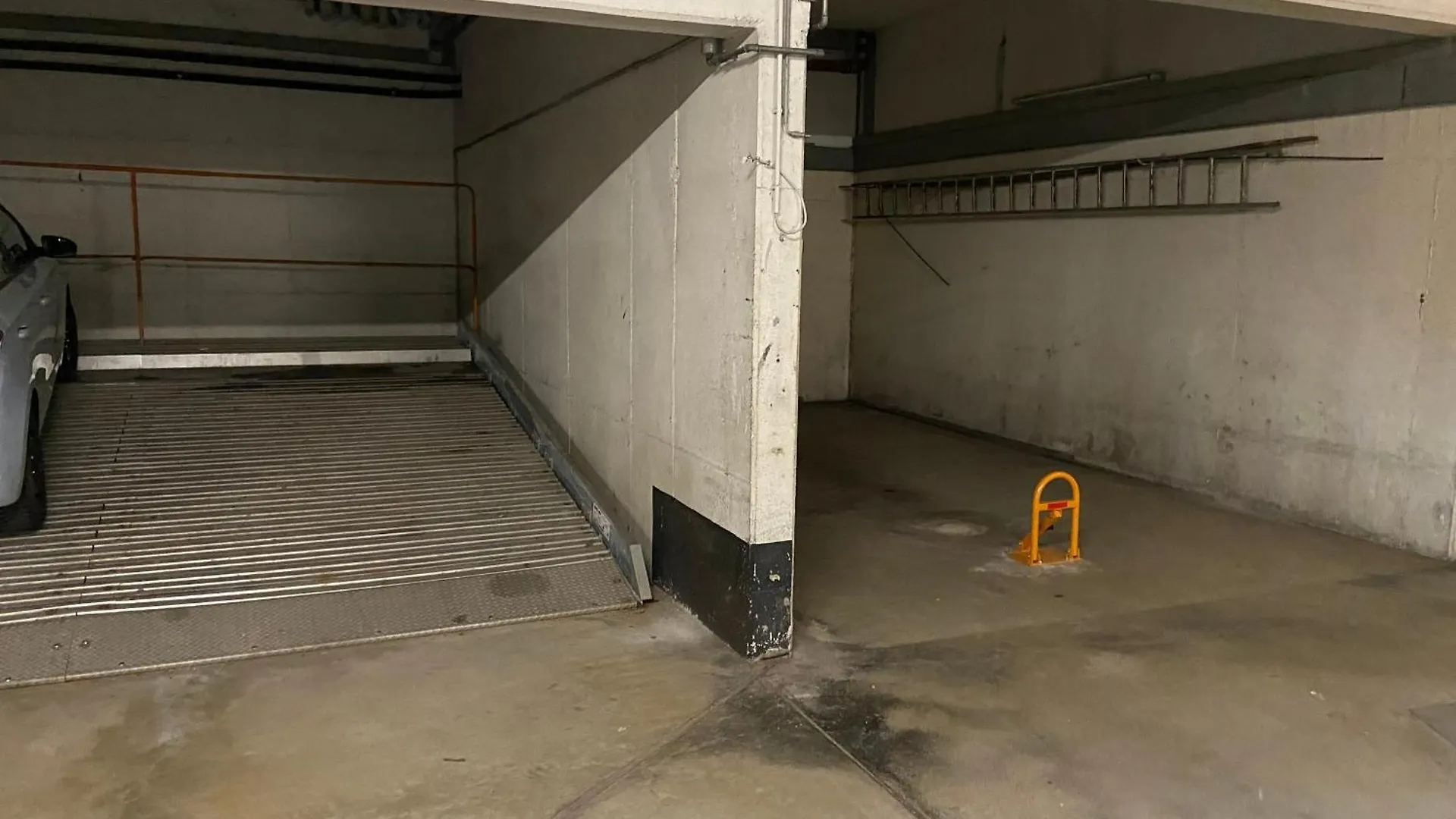 Apartment Wohnung Mit Garagenparkplatz An U-Bahnstation Munich