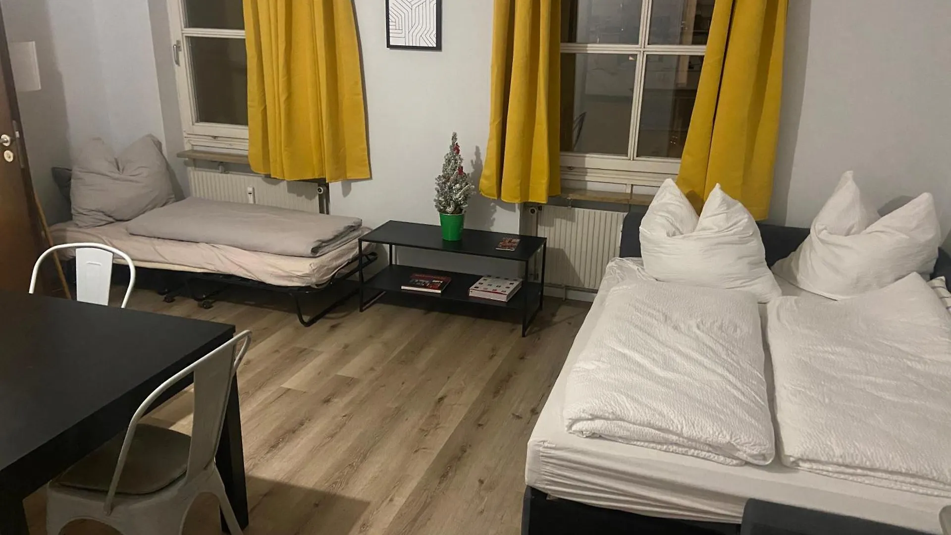 Apartment Wohnung Mit Garagenparkplatz An U-Bahnstation Munich