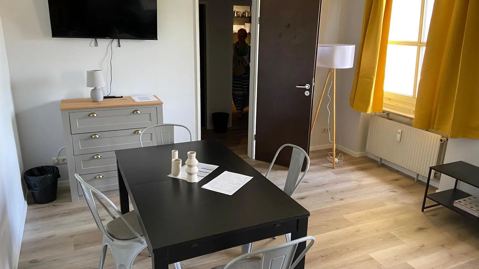 Wohnung Mit Garagenparkplatz An U-Bahnstation Munich 0*,